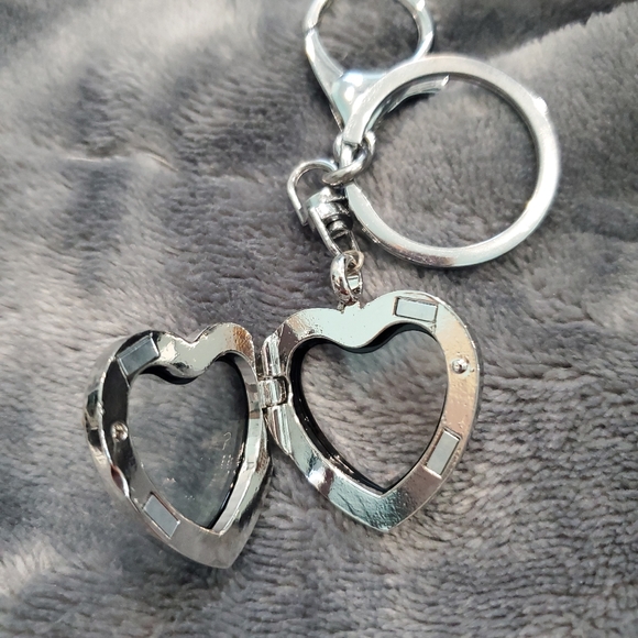 Floating Heart Locket Keychain / Purse Charm - Picture 3 of 3